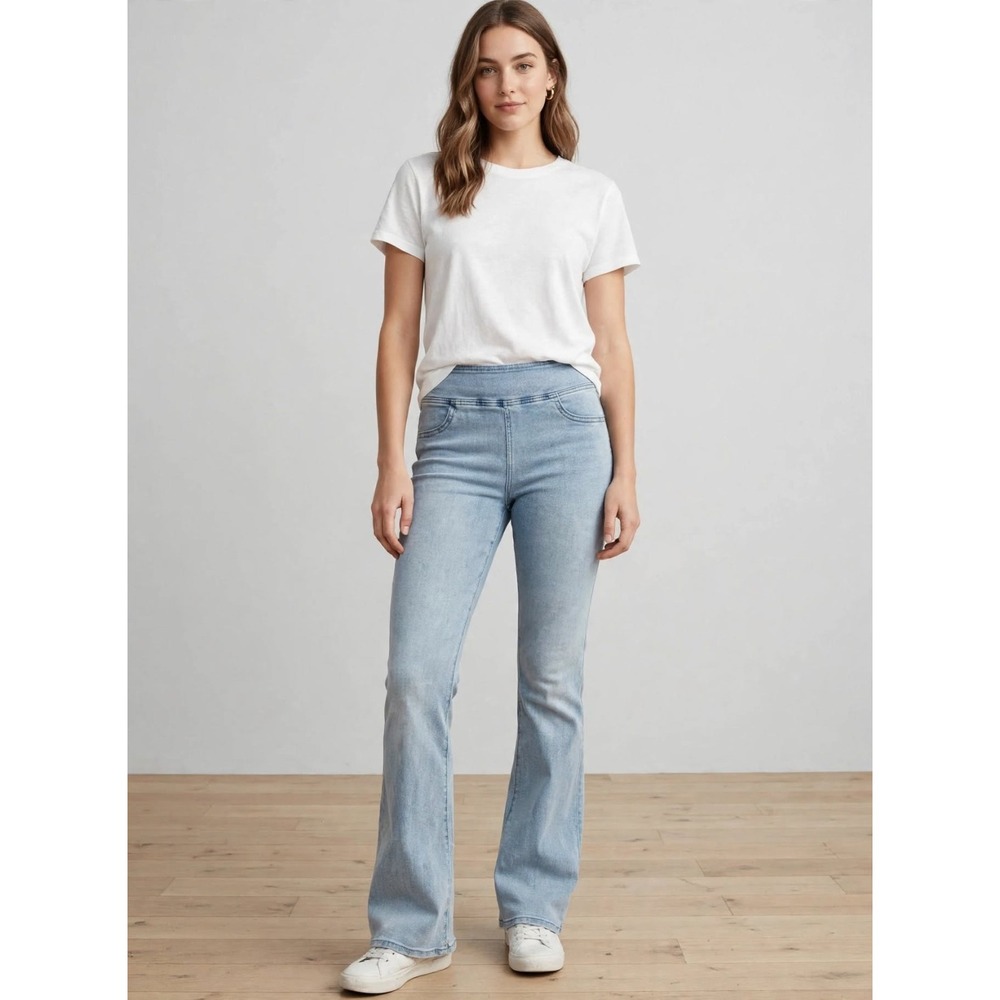 American Eagle Women's Luxe Stretch PULL on High Waist FLARE JEANS.    LG/SHORT